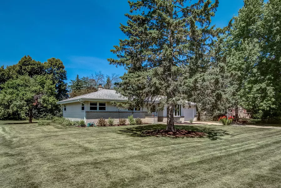 145 Rip Van Winkle Dr, Brookfield, WI 53186