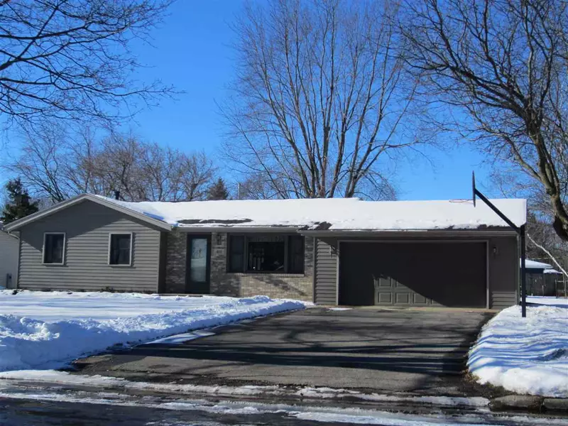 409 Hyland Dr, Stoughton, WI 53589