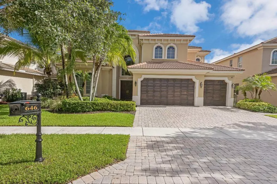 646 Edgebrook LN, Royal Palm Beach, FL 33411