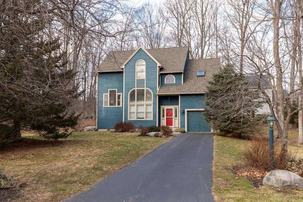 28 Alderwood DR, Stratham, NH 03885