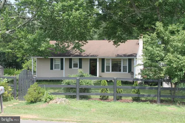 6739 LEEDS MANOR RD, Marshall, VA 20115