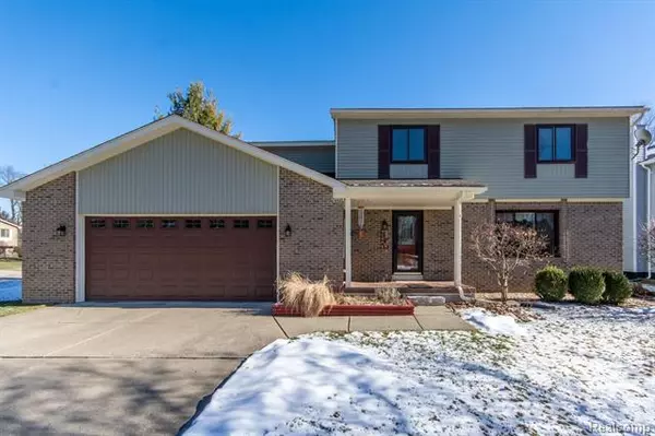 3770 BARBERRY CIR, Wixom, MI 48393