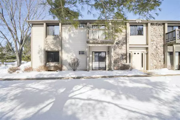 E12599 Kilpatrick Point Dr #49, Merrimac, WI 53561