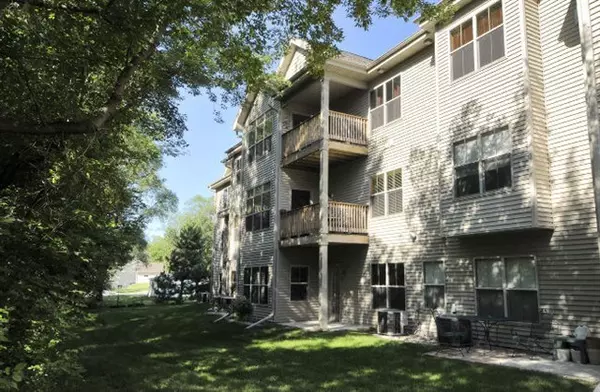 691 N River St #6, Merrimac, WI 53561