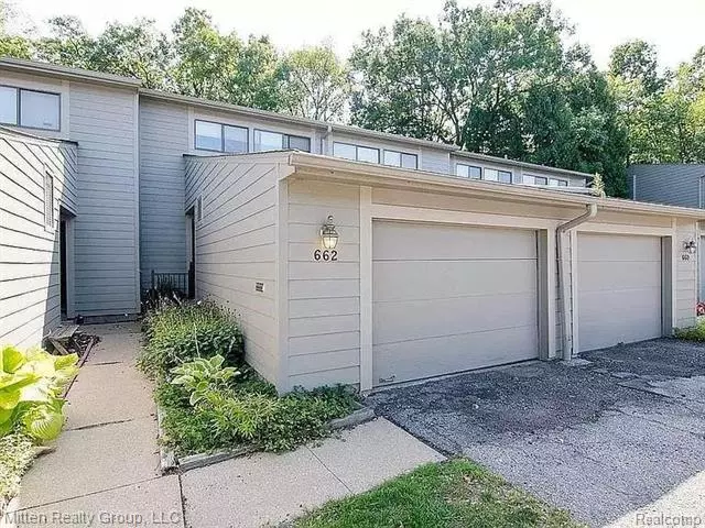 662 PENINSULA CRT, Ann Arbor, MI 48105