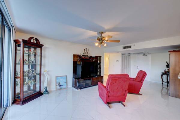 Boca Raton, FL 33487,899 Jeffery ST 112