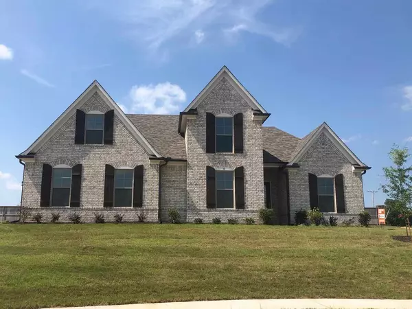 10 LAUREL POINTE CV, Oakland, TN 38060