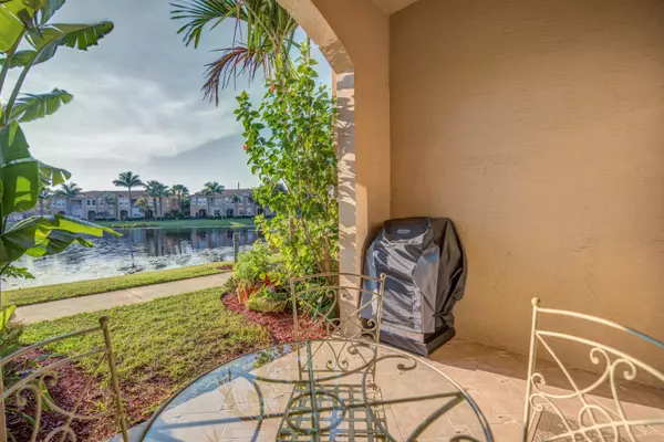 Palm Beach Gardens, FL 33418,4986 Bonsai CIR 104