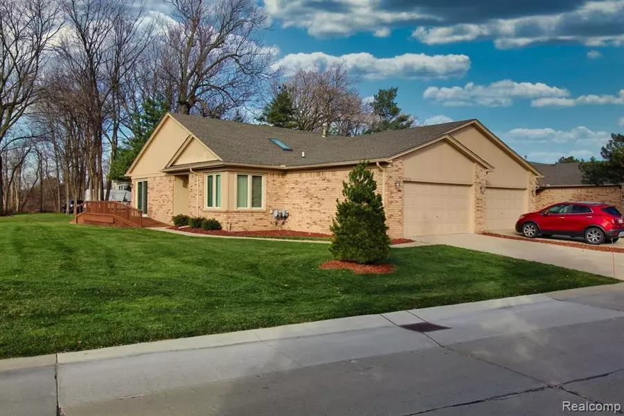 41201 WHISPERING OAKS Drive, Clinton Township, MI 48038 4942