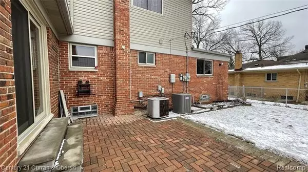 Dearborn Heights, MI 48127,6909 SILVERY LN