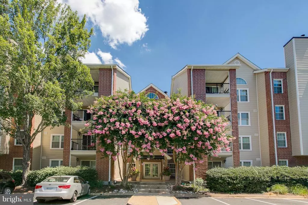 Alexandria, VA 22302,3315 WYNDHAM CIR #2225