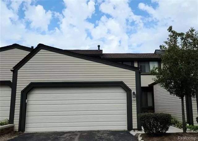 1240 CHARLESTON CRT, Northville, MI 48167