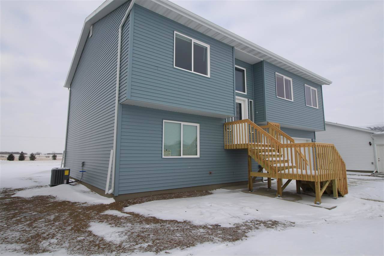 3217 Kodiak St NW, Minot, ND 58703