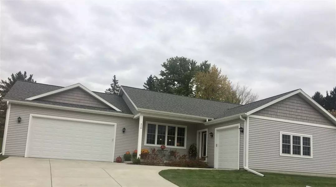 458 Highview Ln, Columbus, WI 53925