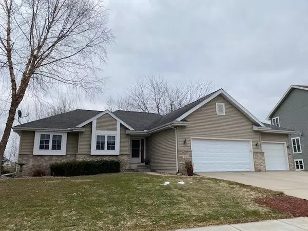 105 Ridgeview Ln, Columbus, WI 53925-2309