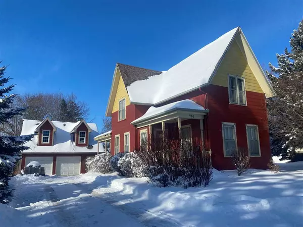 906 N Main St, Dodgeville, WI 53533