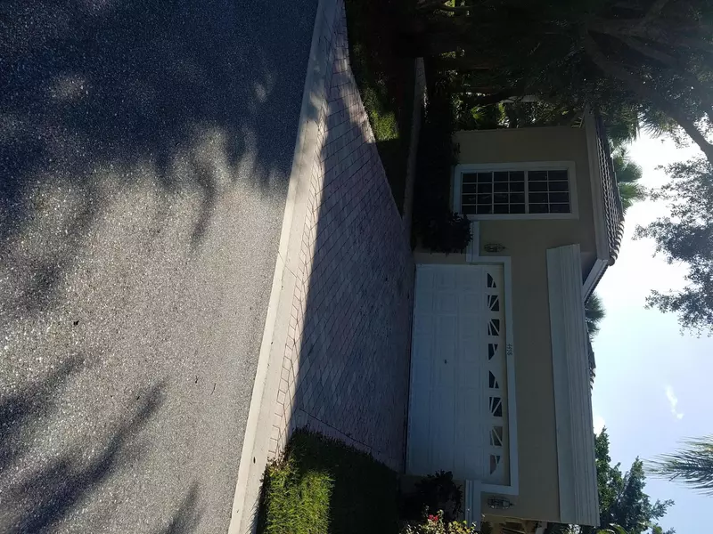 4498 Carlton Golf DR, Lake Worth, FL 33449