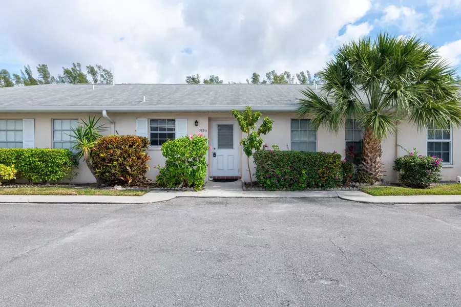 388 Bennington LN Unit #B, Lake Worth, FL 33467