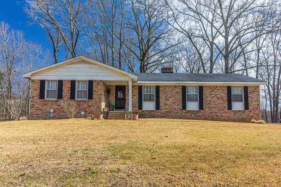 175 HILLHURST DR, Selmer, TN 38375