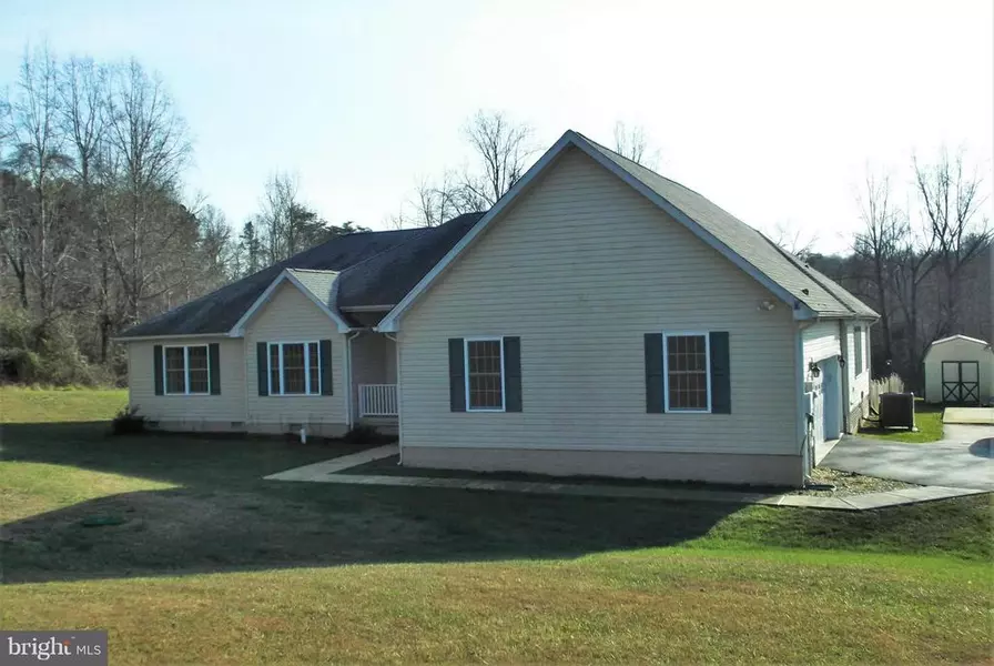 8018 LEEDS MANOR RD, Marshall, VA 20115