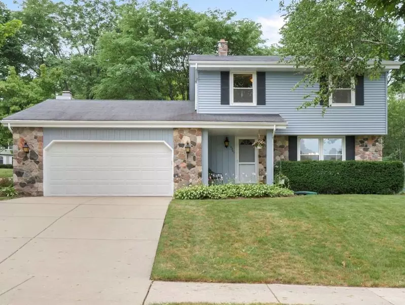 2301 Lander Ln, Waukesha, WI 53188