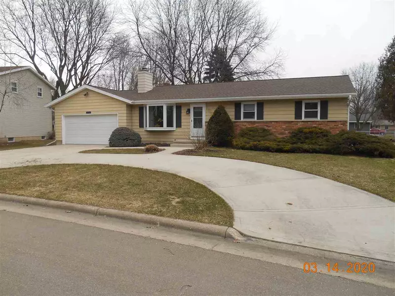 833 Lori Ln, Sun Prairie, WI 53590