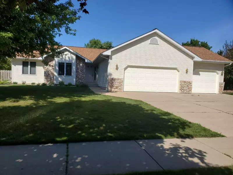 6785 Valiant Dr, Windsor, WI 53598