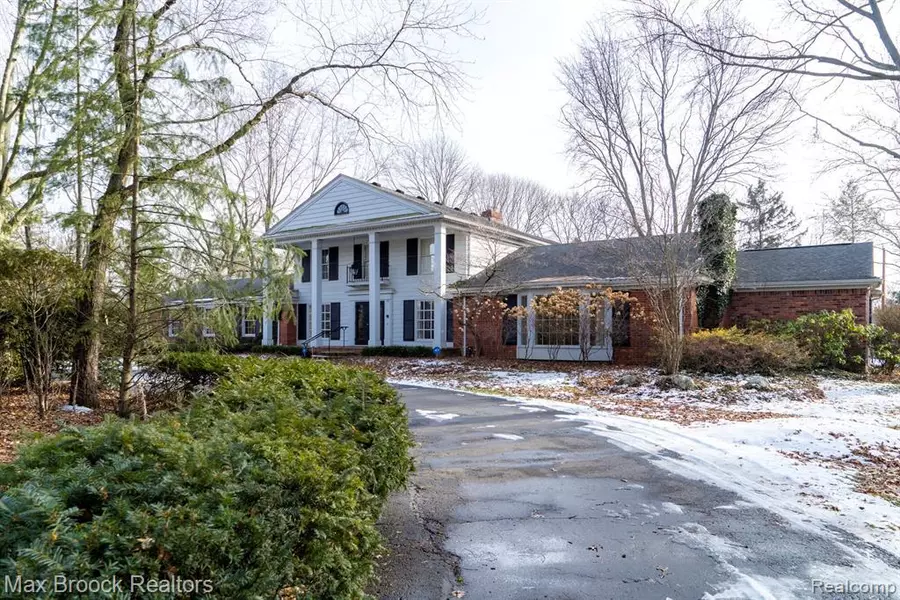 877 LONE PINE Road, Bloomfield Hills, MI 48302 2430