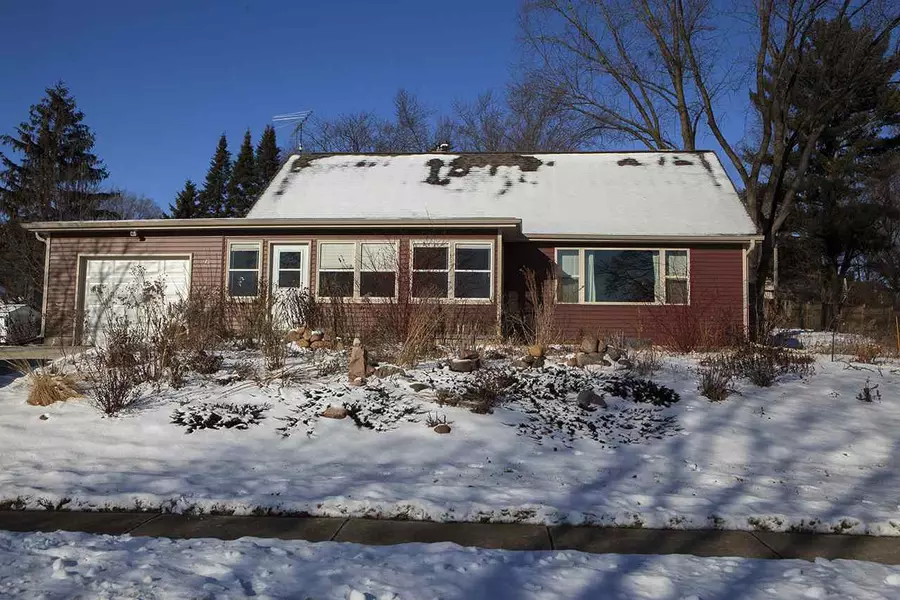 12 North St, Deerfield, WI 53531