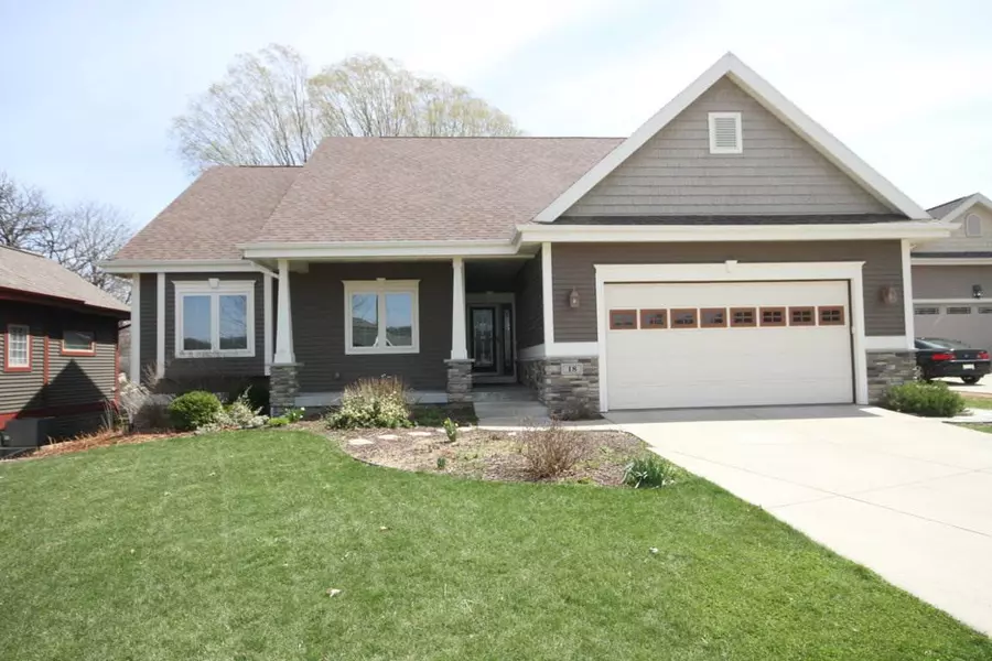 18 Oak Ridge Tr, Deerfield, WI 53531