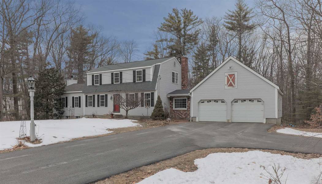 39 Lantern LN, Hooksett, NH 03106