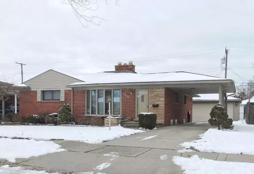 23207 Greencrest, Saint Clair Shores, MI 48080