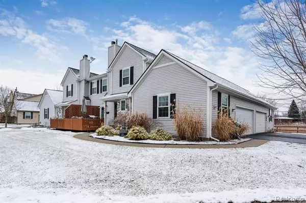 242 Barrington Circle CIR, Lake Orion, MI 48360