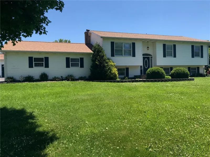 25 STEINDURF RD., West Middlesex, PA 16159