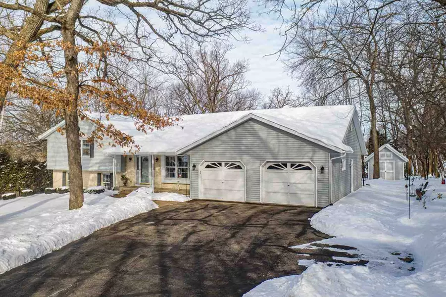 2552 Midway Dr, Stoughton, WI 53589