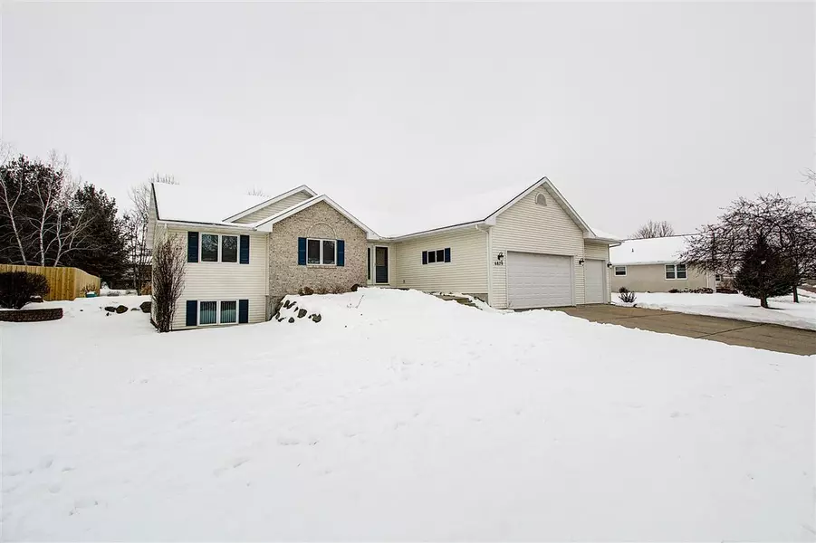 6879 Valiant Dr, Windsor, WI 53598