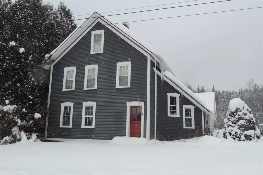 281 Old County LN, Readsboro, VT 05350