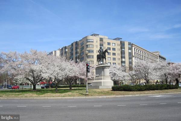 1 SCOTT CIR NW #403, Washington, DC 20036