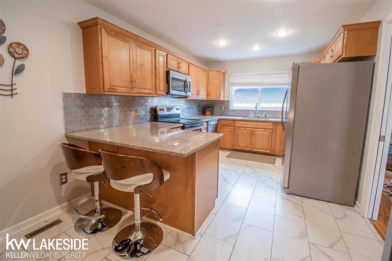 Troy, MI 48083,1701 Crimson Dr