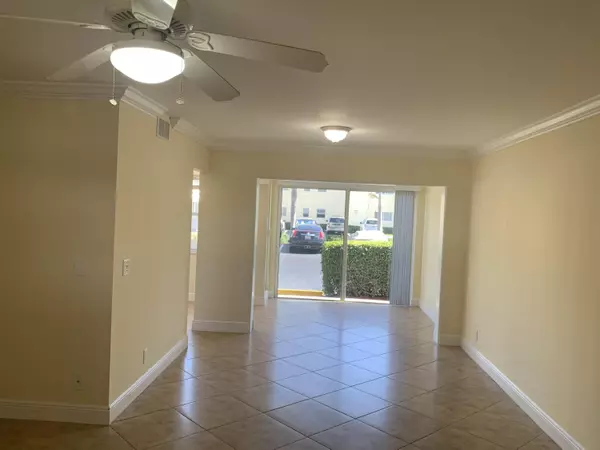 Boynton Beach, FL 33435,22 Colonial Club DR 102