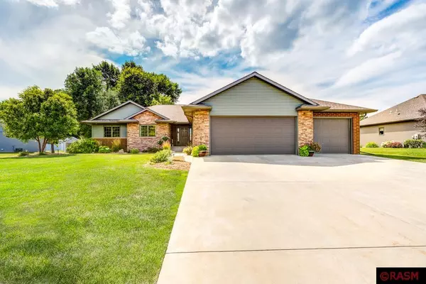 128 Grovebrook Drive, Mankato, MN 56001