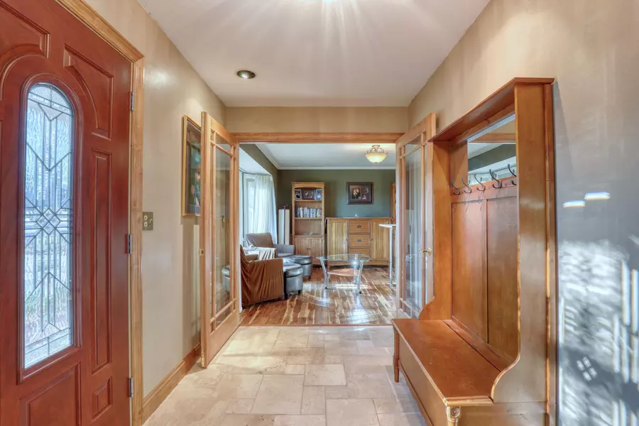 1390 Lexington Ct, Brookfield, WI 53045