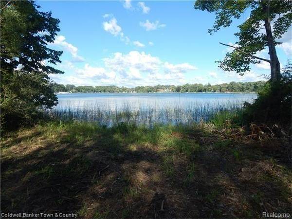 2 lots E SHADY CREST (both waterfront), Hartland Twp, MI 48114