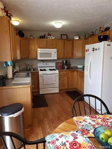 Fowlerville Vlg, MI 48836,716 VILLAGE DR