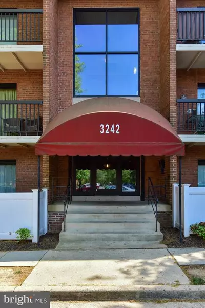 3242 28TH ST S #203, Alexandria, VA 22302