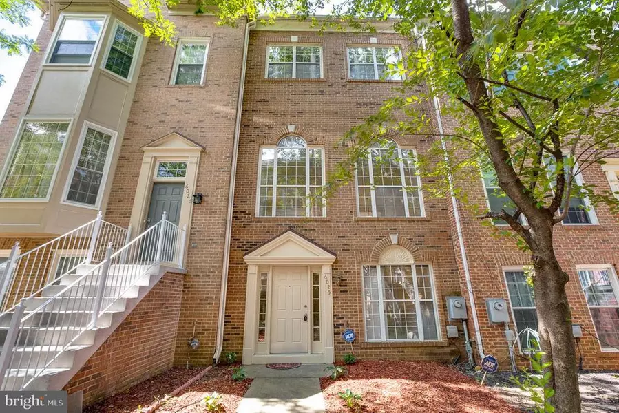 6025 RICKETTS WALK, Alexandria, VA 22312