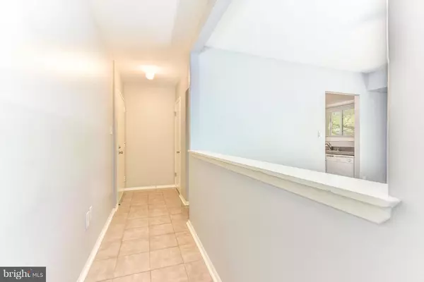 Alexandria, VA 22302,3242 28TH ST S #203