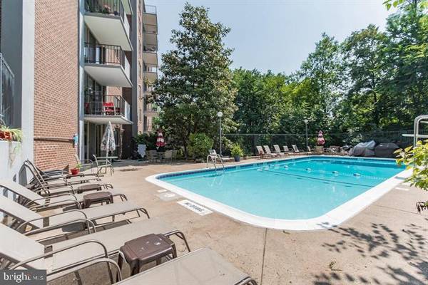 1515 S ARLINGTON RIDGE RD #305, Arlington, VA 22202