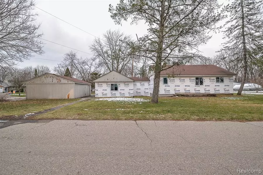 9350 BUCKINGHAM Street, White Lake, MI 48386 1521