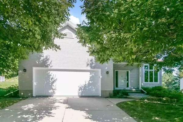 2921 MAPLE VIEW DR, Madison, WI 53719